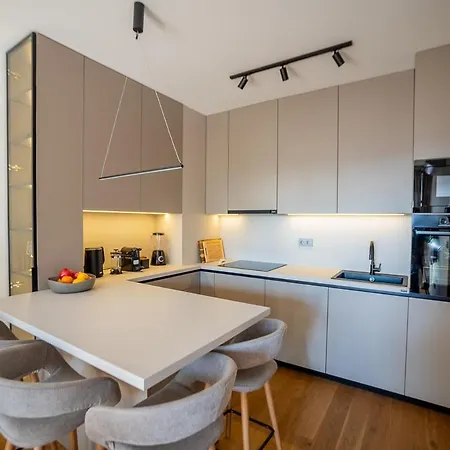 Noovi - With Private Parking Apartment Pula