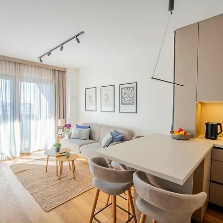 Noovi - With Private Parking Apartment