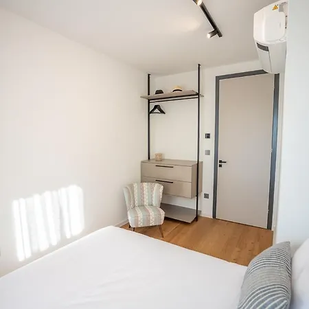 Noovi - With Private Parking Apartment Pula